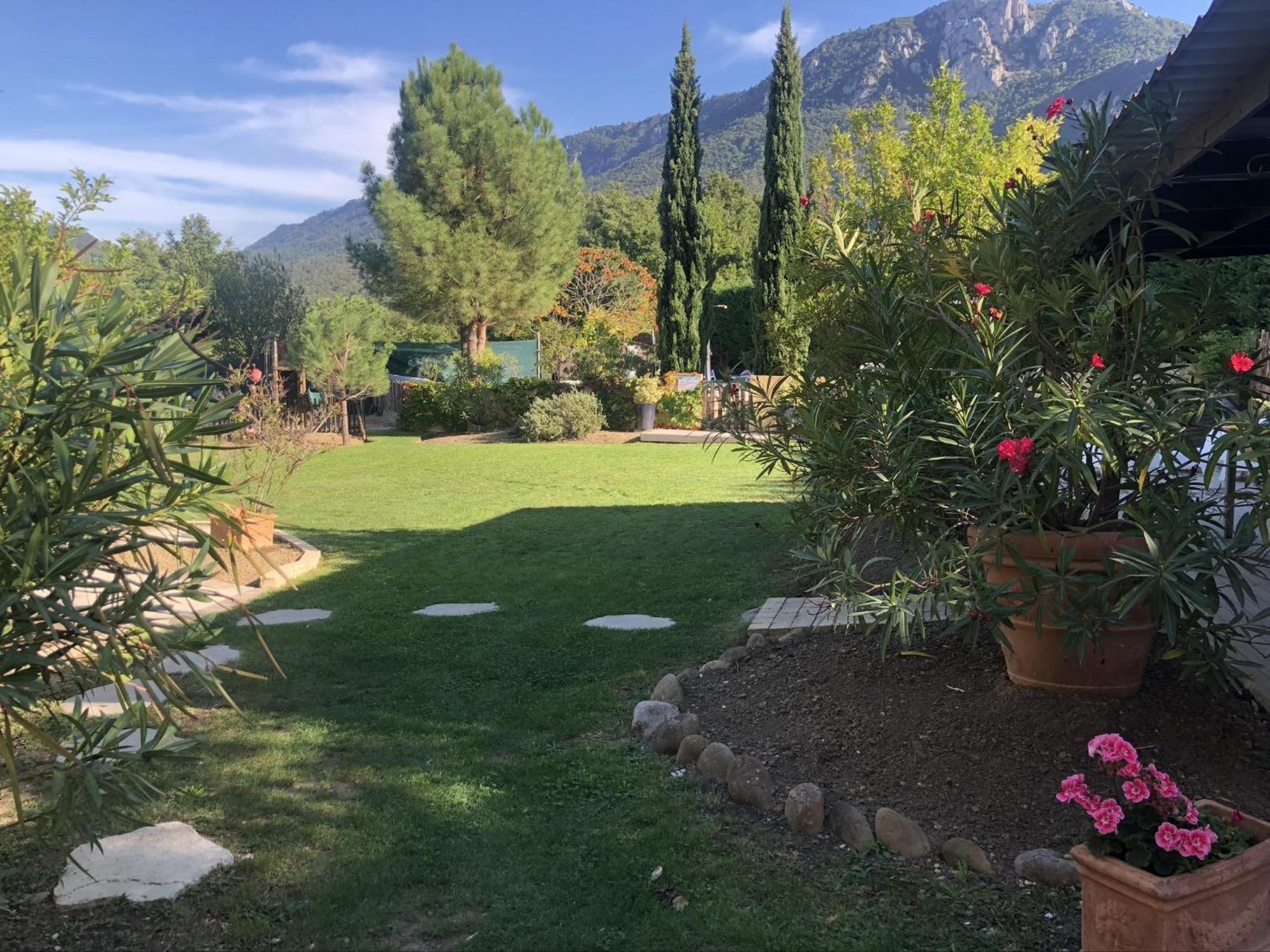 Bed and Breakfast Le Jardin Des Gorges Belvianes-et-Cavirac Екстер'єр фото